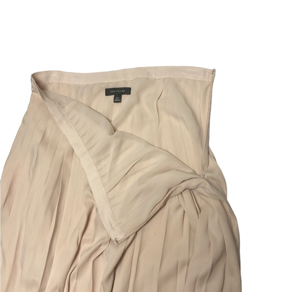Ann Taylor Nude Pleated Skirt Woman’s 6 - Picture 5 of 6